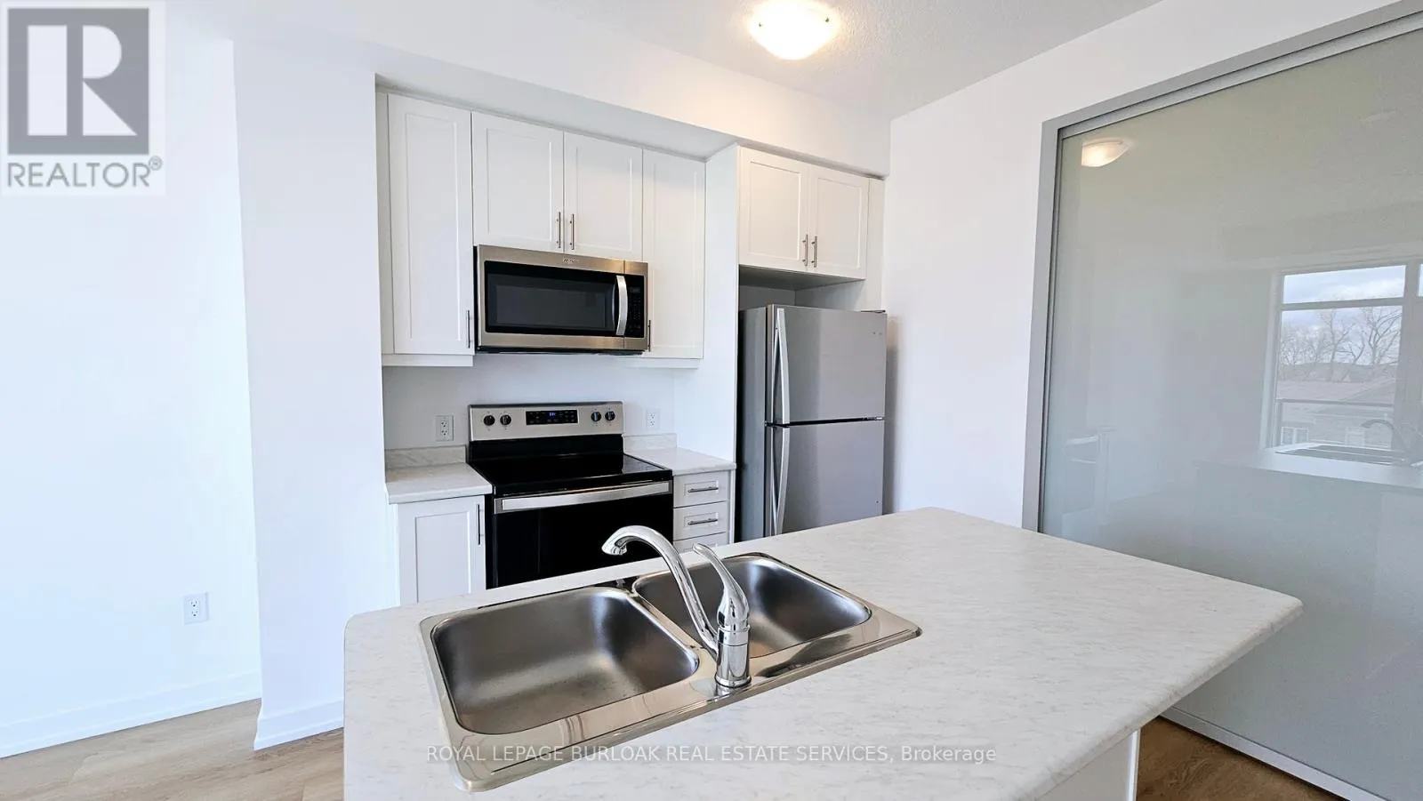 322 - 470 DUNDAS STREET