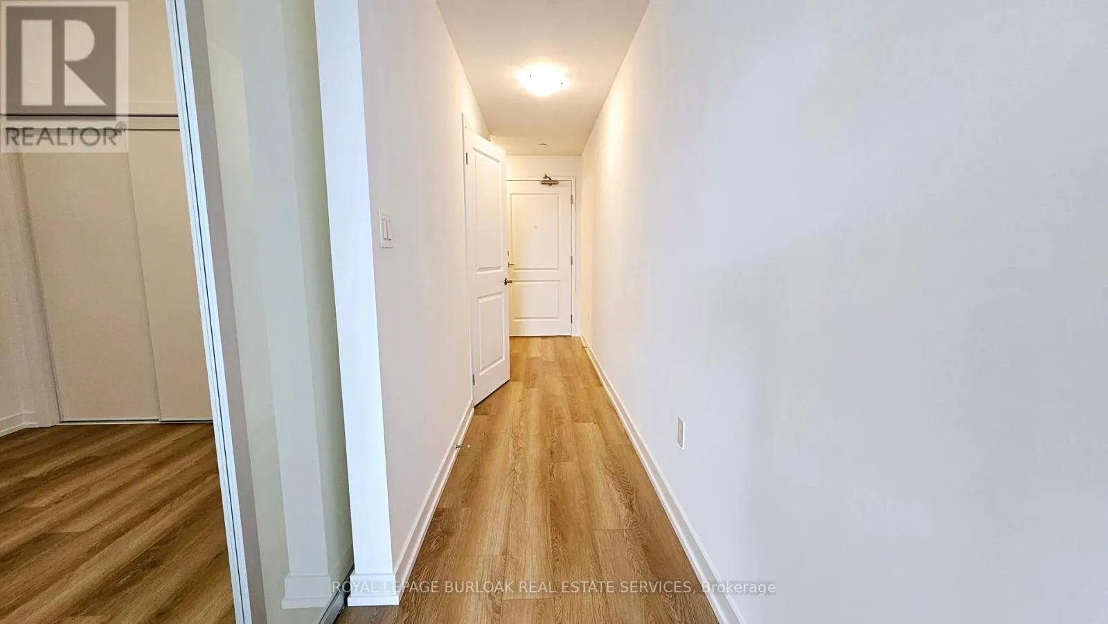 322 - 470 DUNDAS STREET