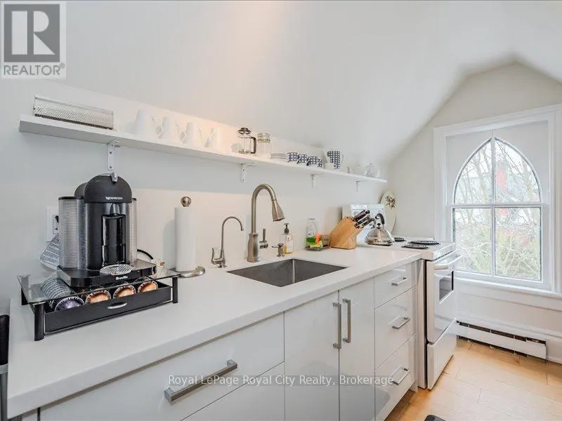 80 LONDON ROAD W