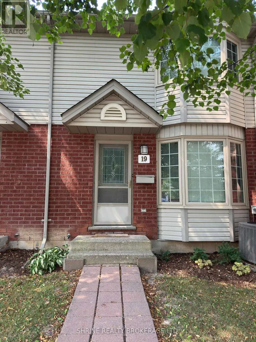 19 - 70 CHAPMAN COURT, #19