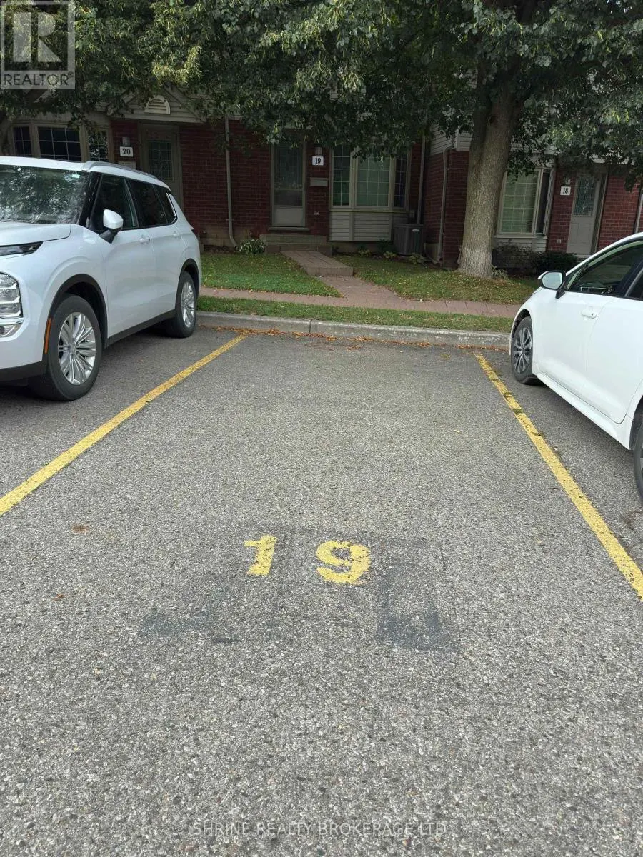 19 - 70 CHAPMAN COURT, #19