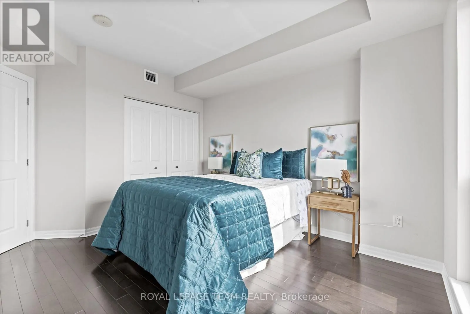 1408 - 90 LANDRY STREET
