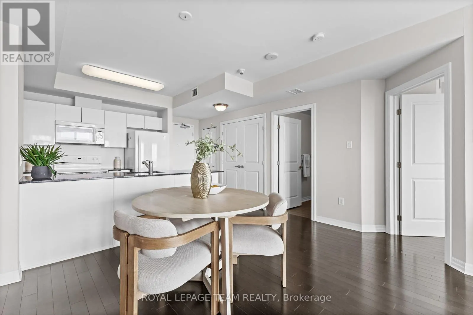 1408 - 90 LANDRY STREET
