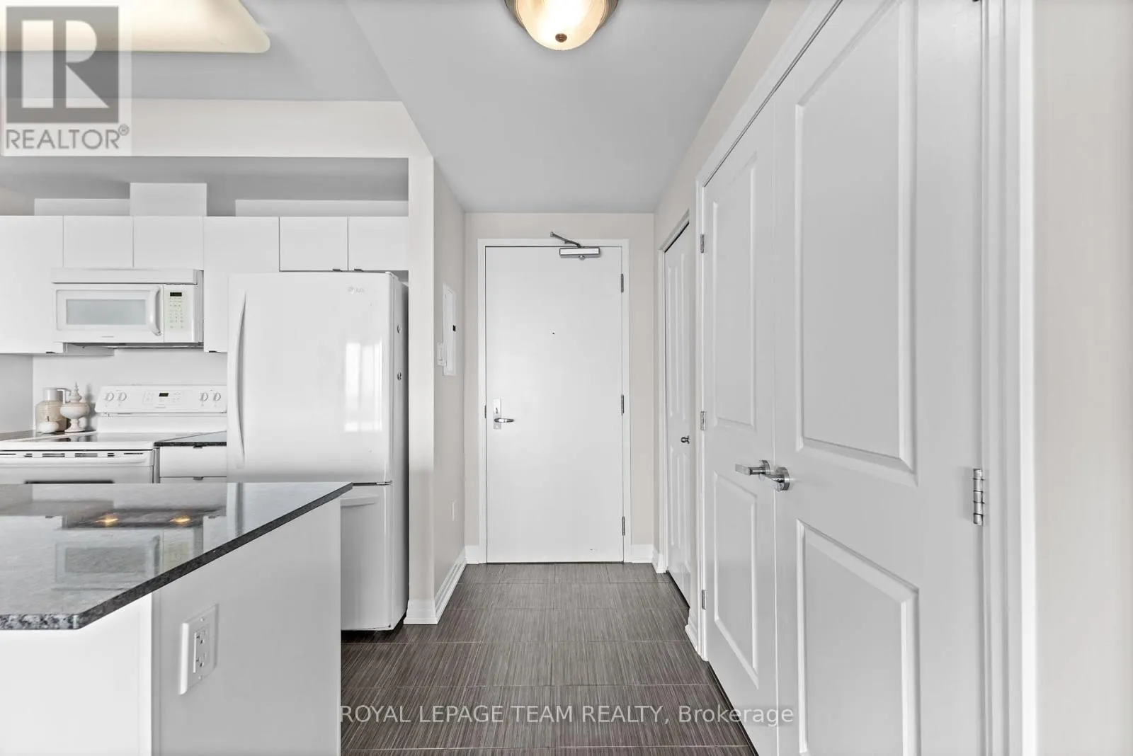 1408 - 90 LANDRY STREET