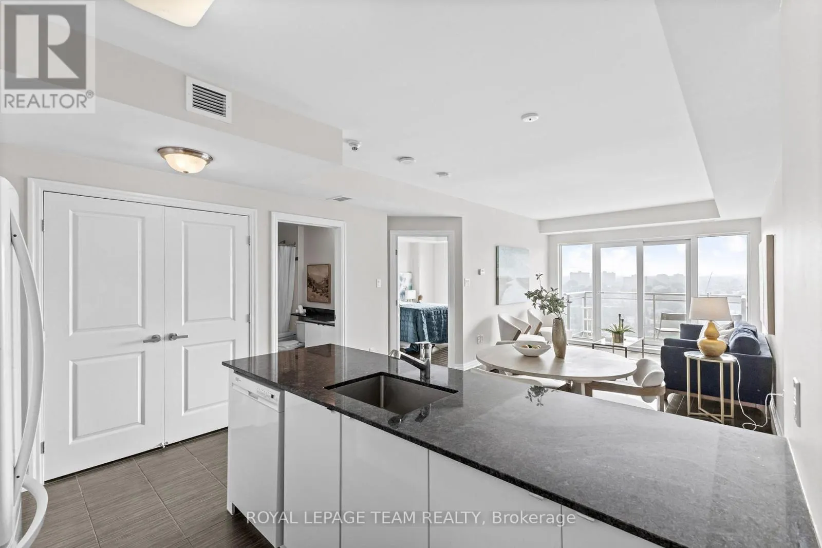 1408 - 90 LANDRY STREET