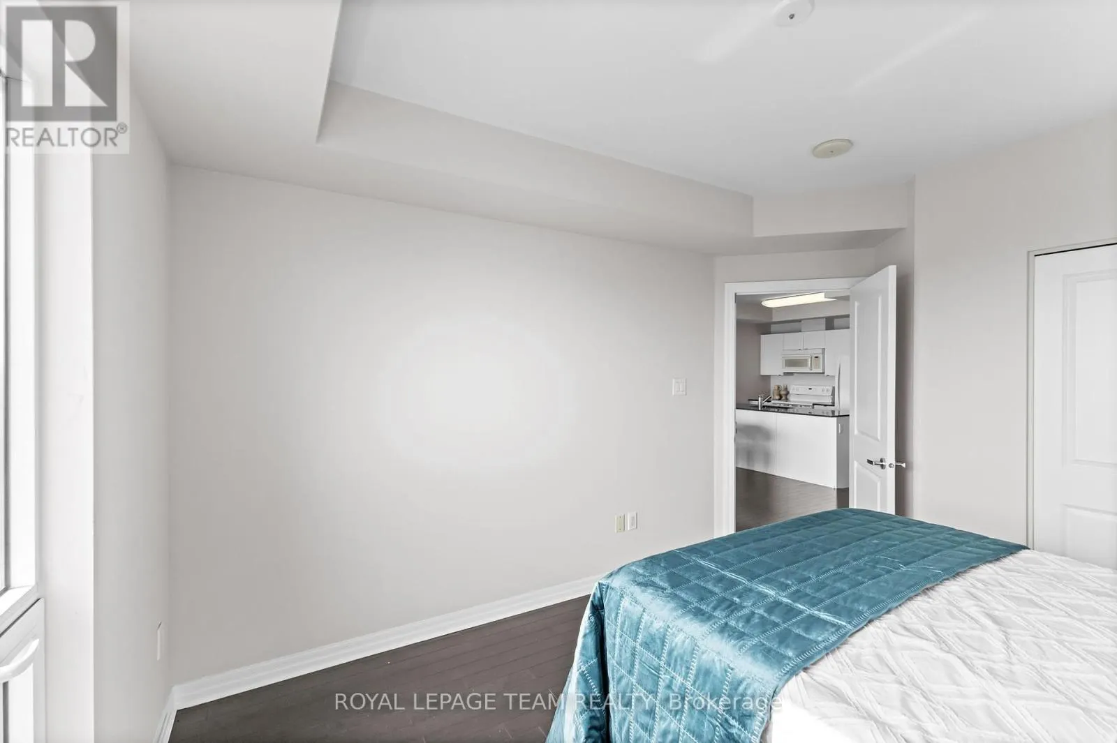 1408 - 90 LANDRY STREET