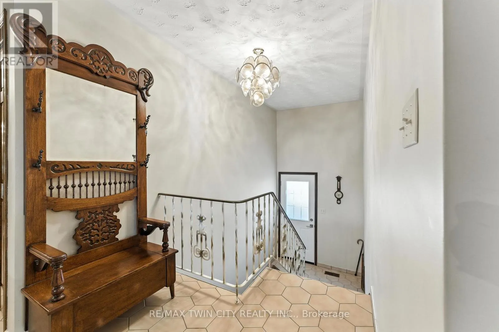 77 GLENWOOD DRIVE