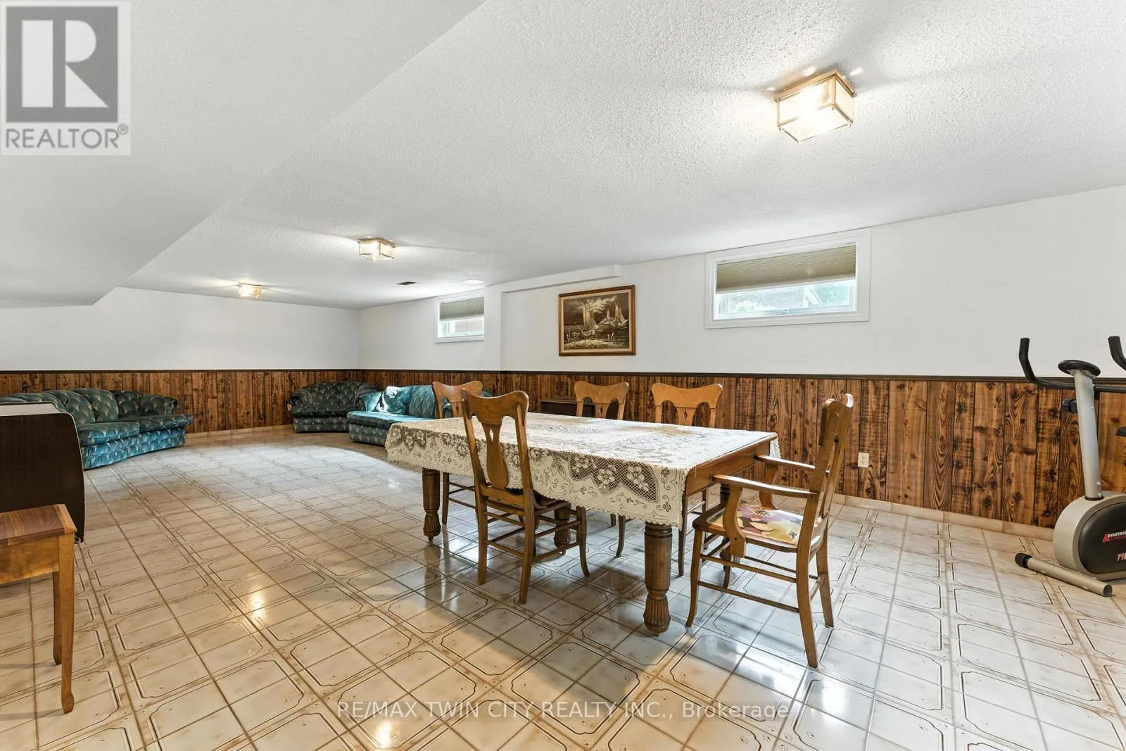 77 GLENWOOD DRIVE