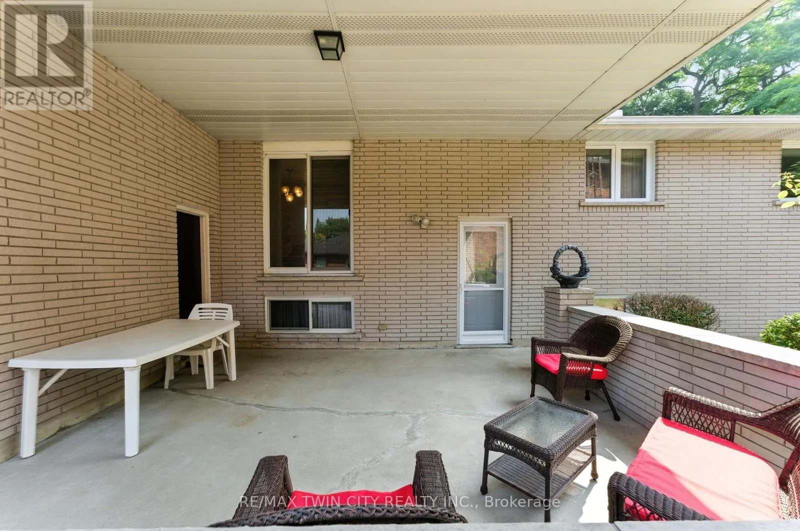 77 GLENWOOD DRIVE