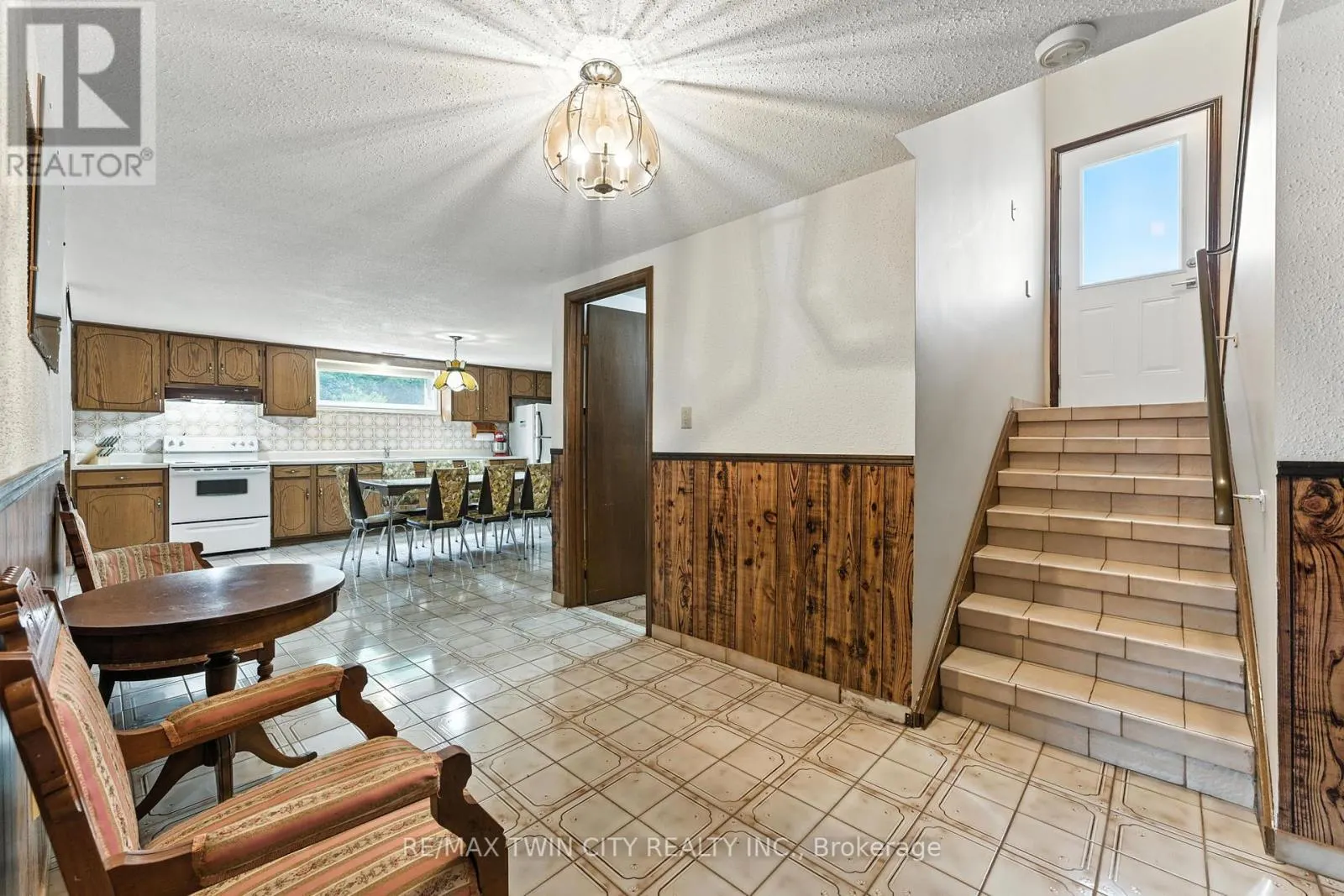 77 GLENWOOD DRIVE