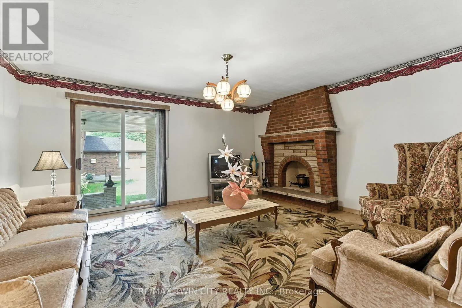 77 GLENWOOD DRIVE