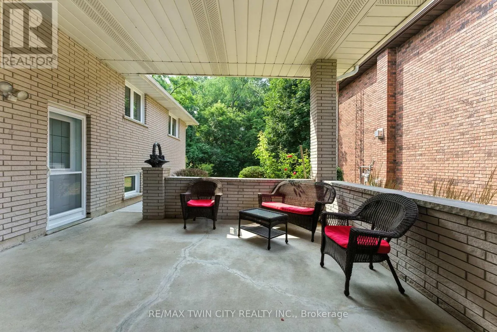 77 GLENWOOD DRIVE