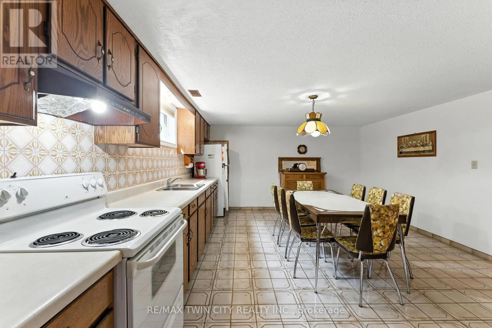 77 GLENWOOD DRIVE