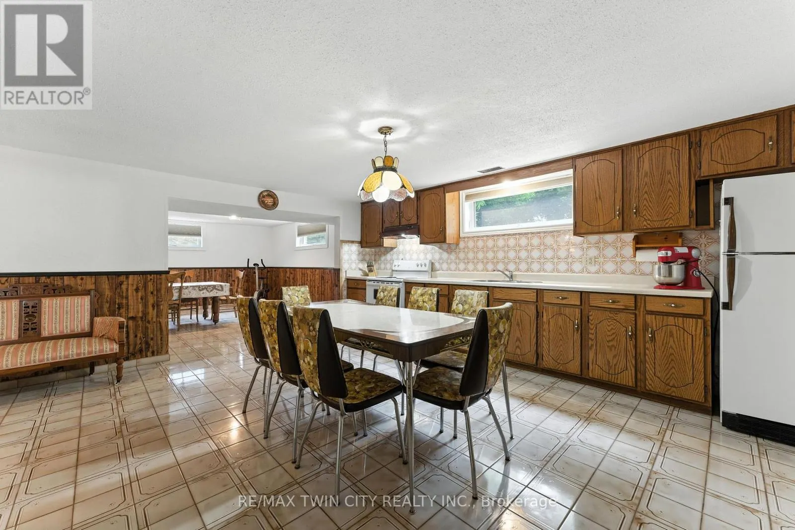 77 GLENWOOD DRIVE