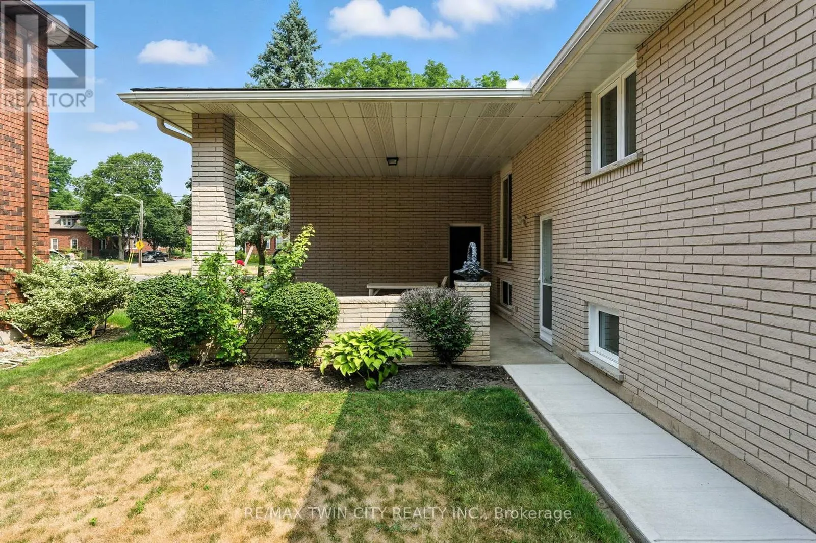 77 GLENWOOD DRIVE