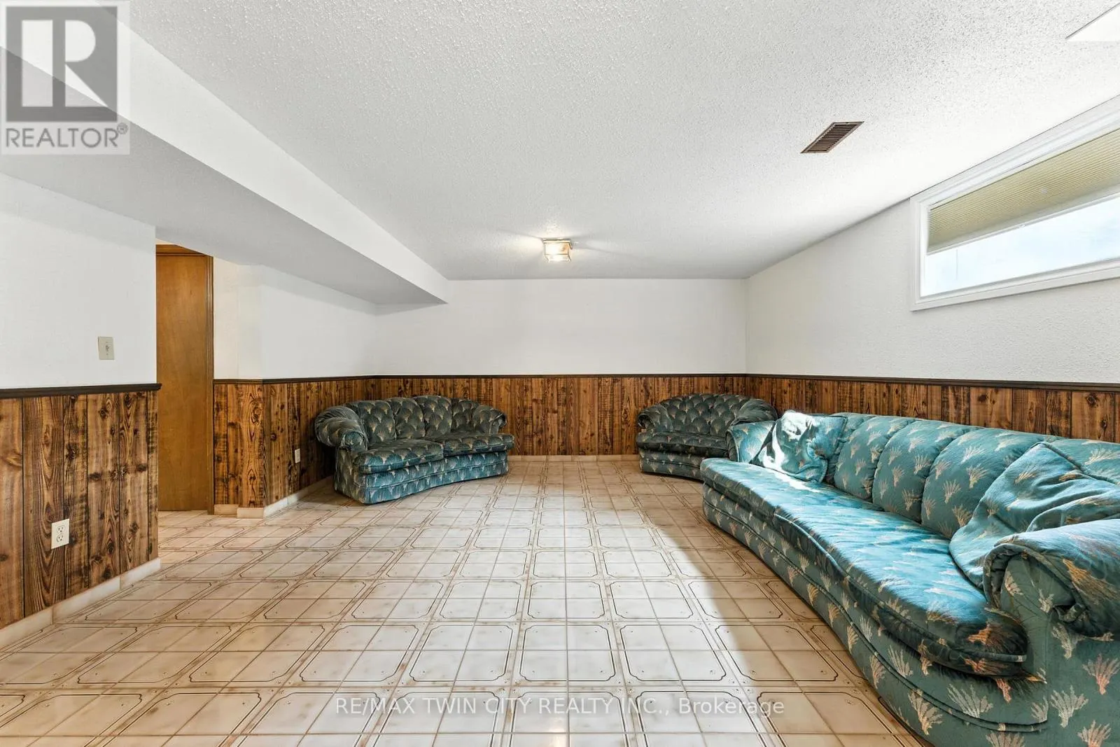 77 GLENWOOD DRIVE