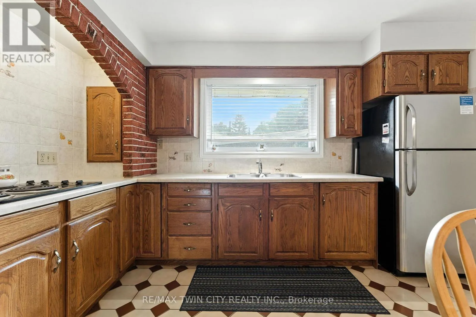 77 GLENWOOD DRIVE