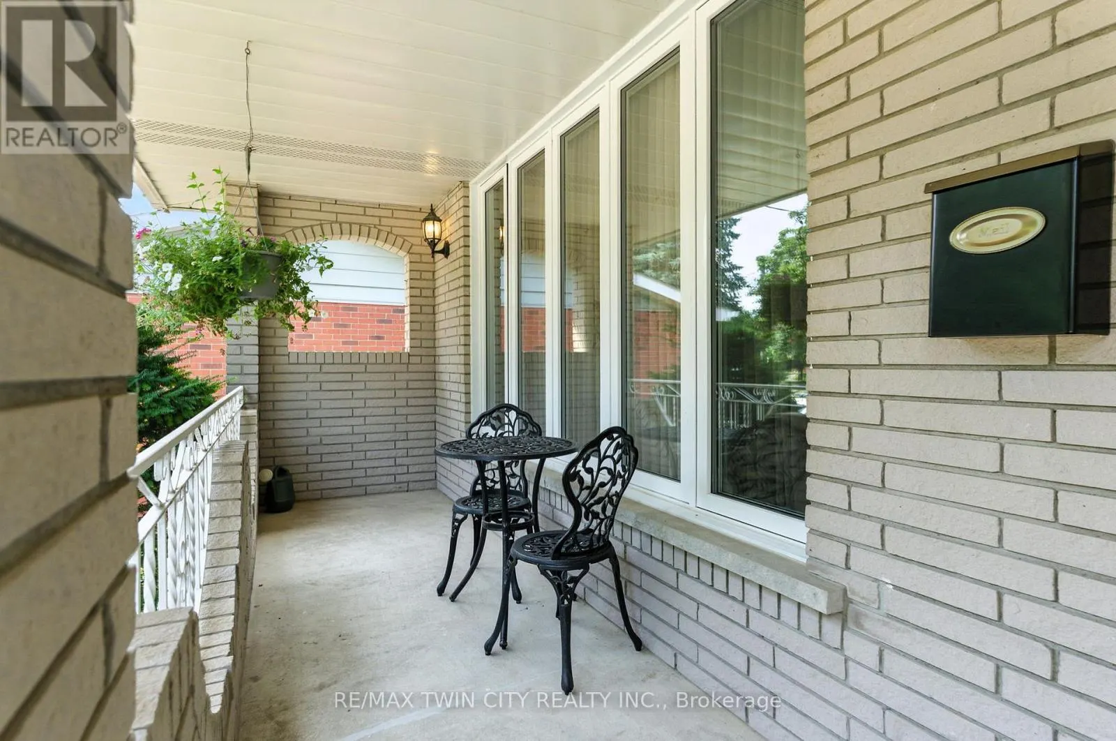 77 GLENWOOD DRIVE