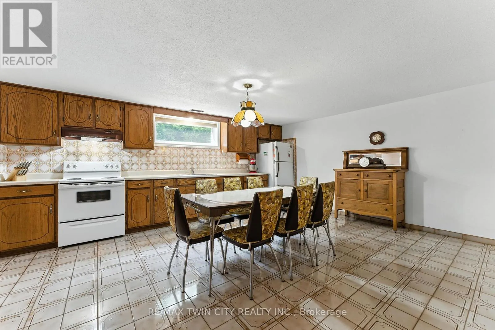 77 GLENWOOD DRIVE