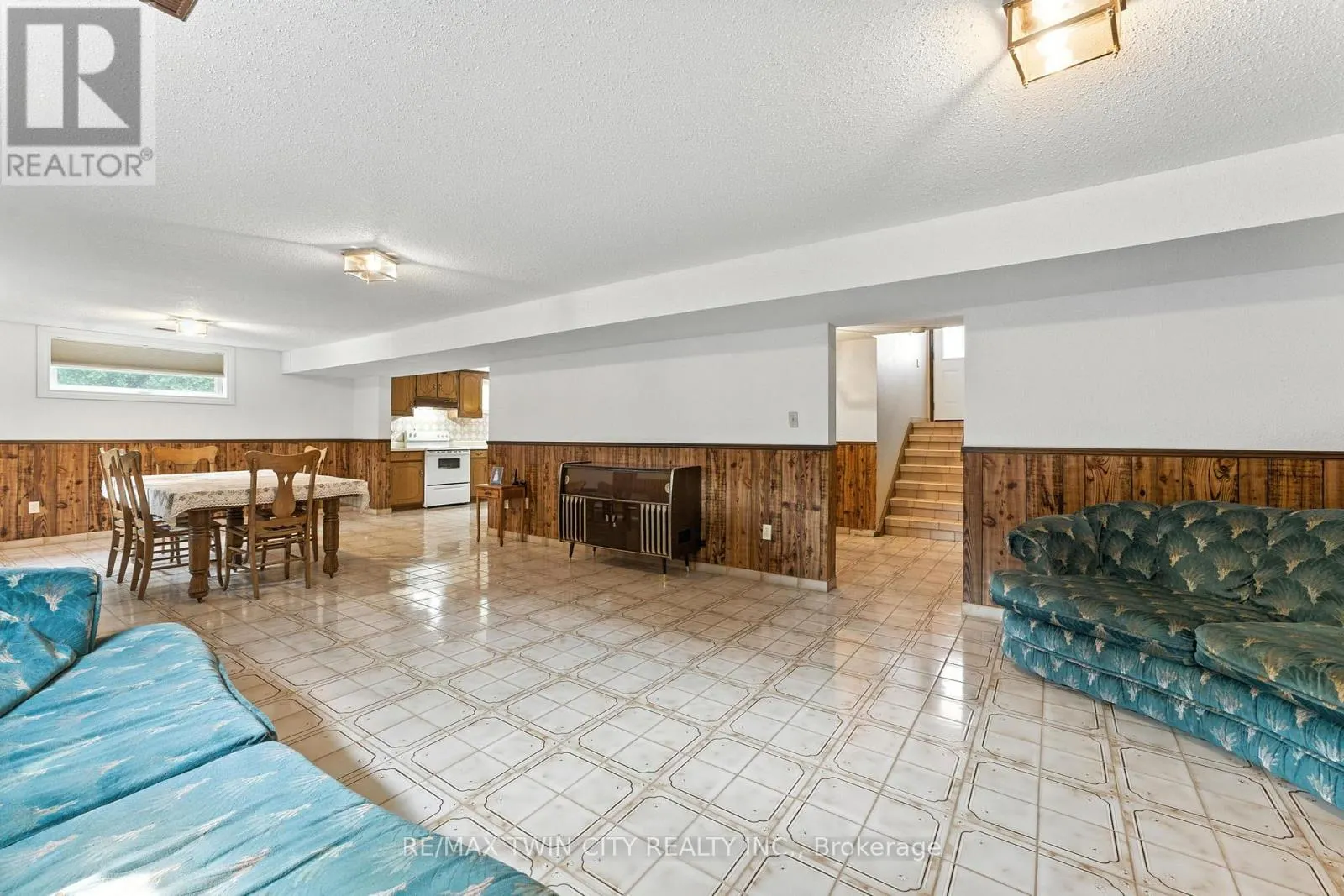 77 GLENWOOD DRIVE