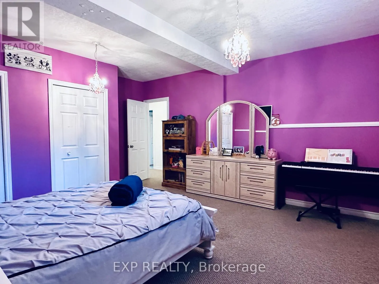 1 FALCONRIDGE COURT