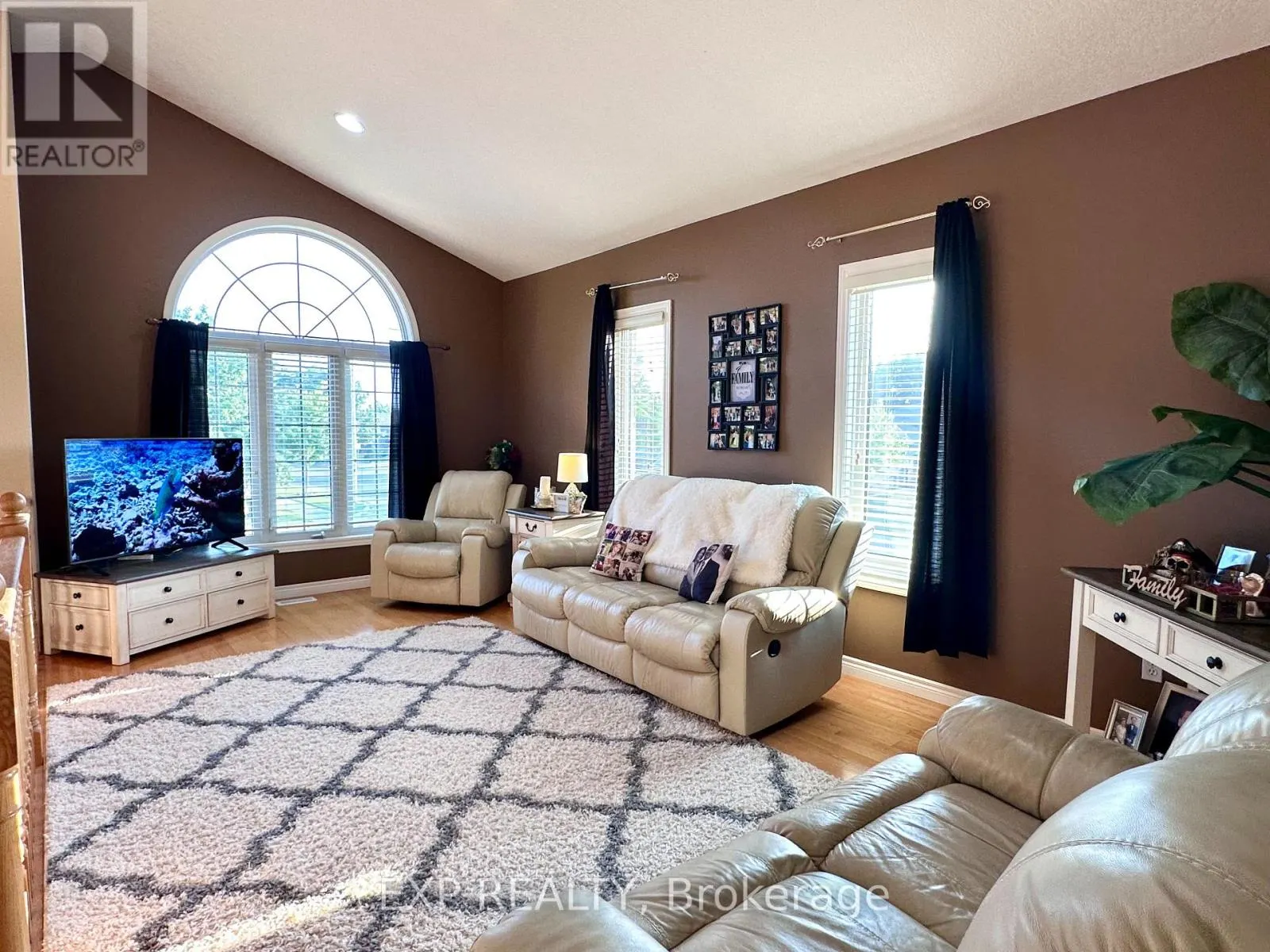 1 FALCONRIDGE COURT