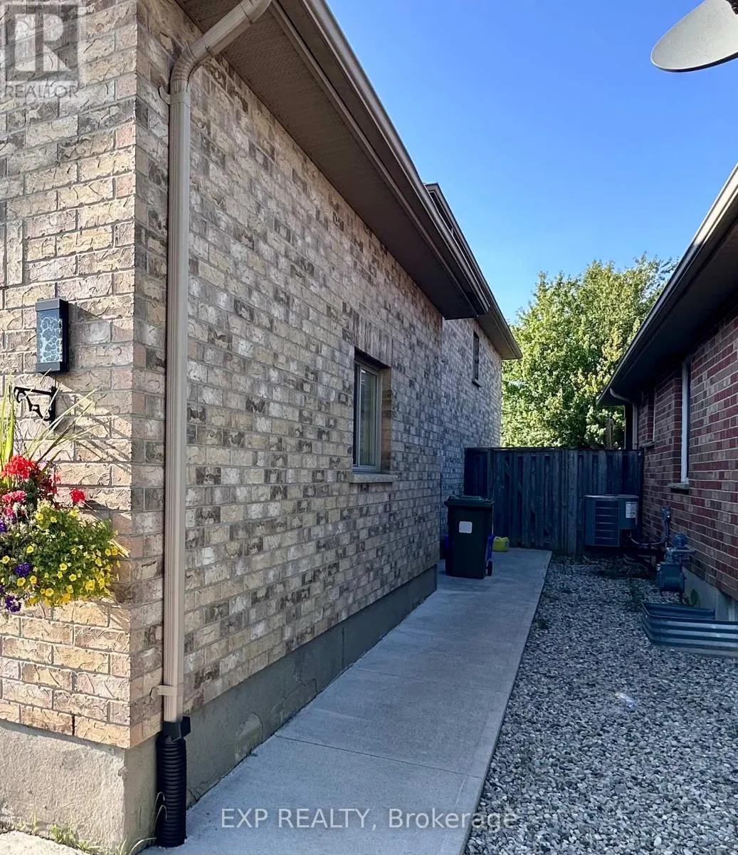 1 FALCONRIDGE COURT