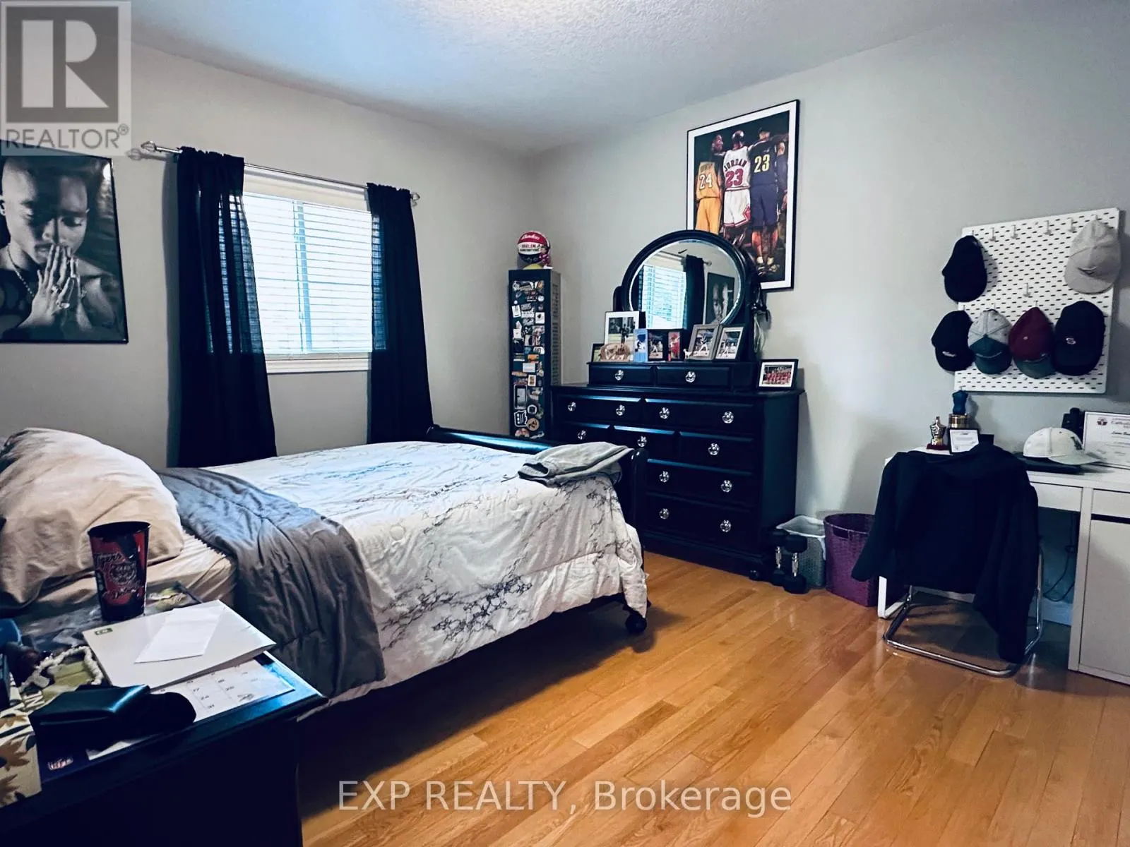 1 FALCONRIDGE COURT