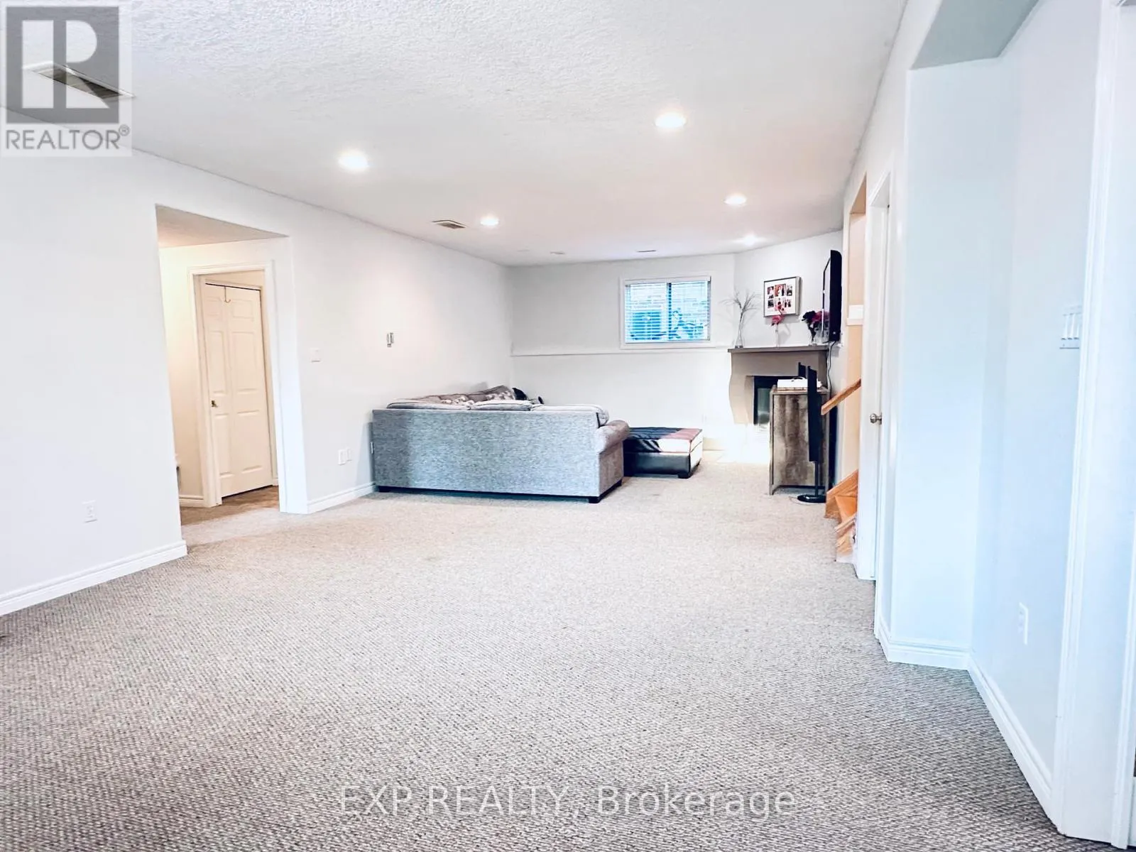 1 FALCONRIDGE COURT