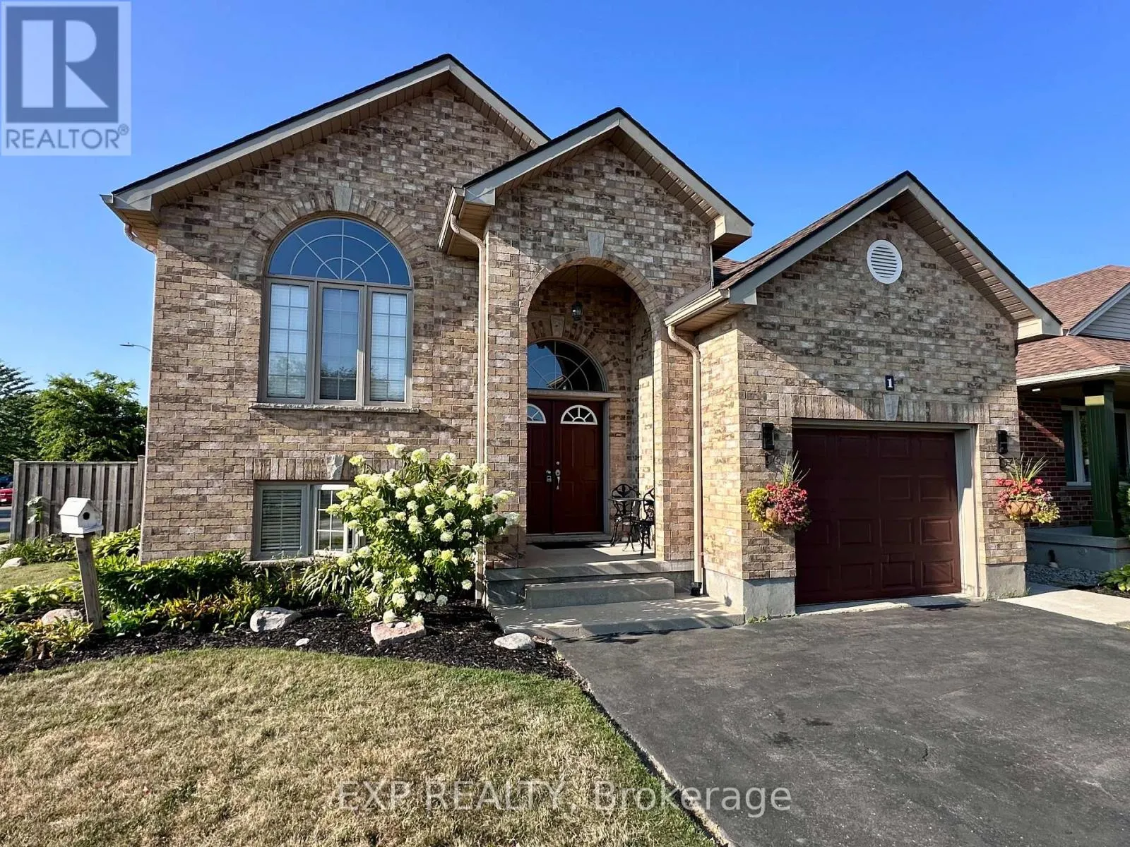 1 FALCONRIDGE COURT