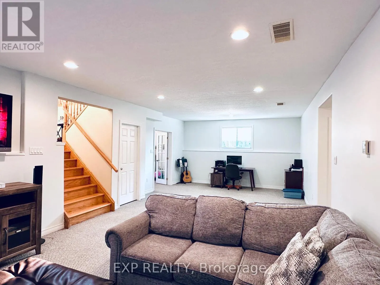1 FALCONRIDGE COURT