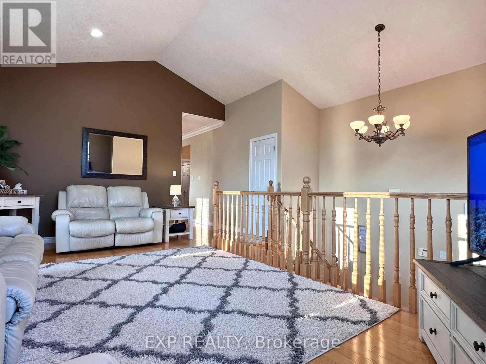1 FALCONRIDGE COURT