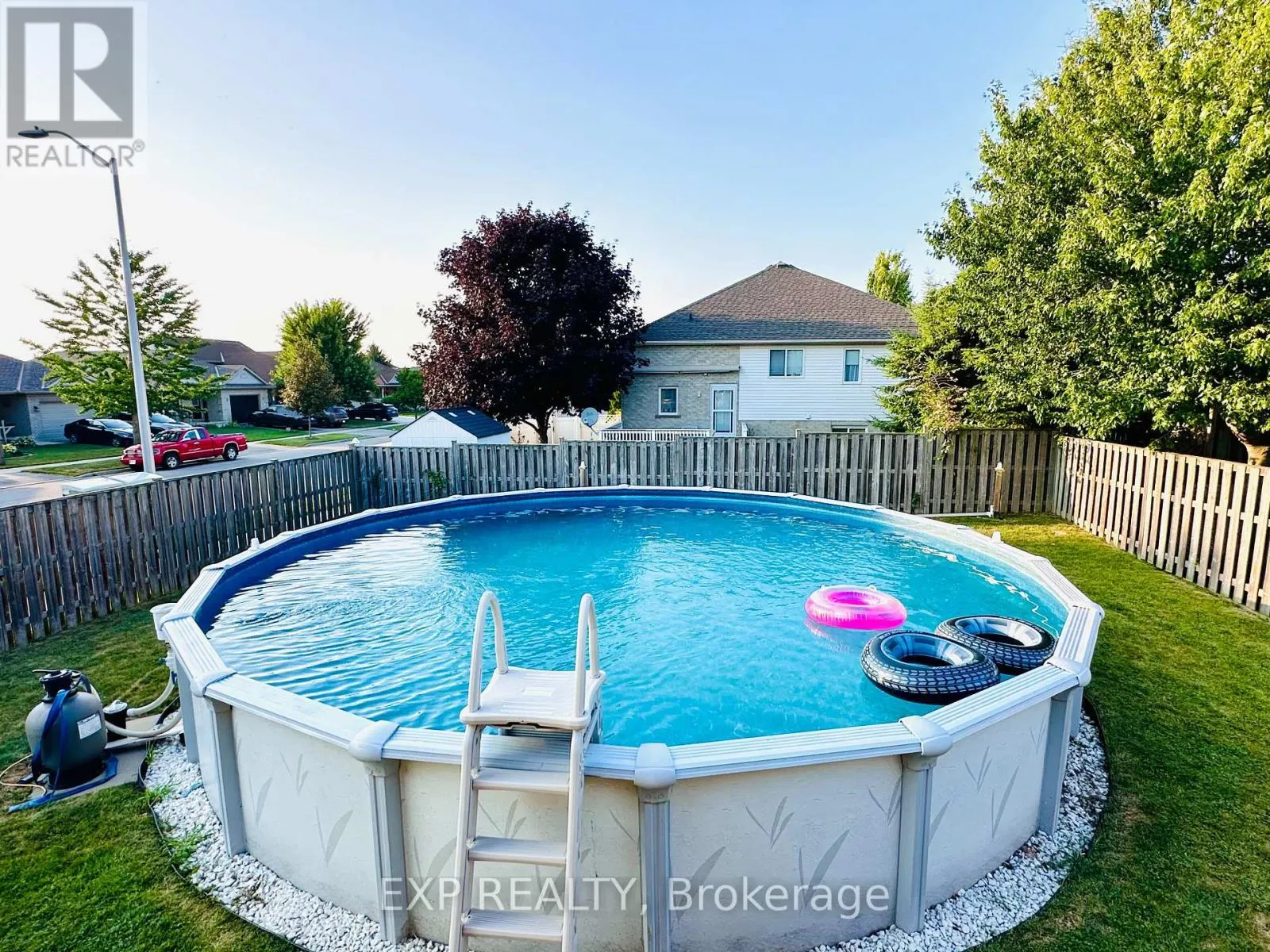 1 FALCONRIDGE COURT