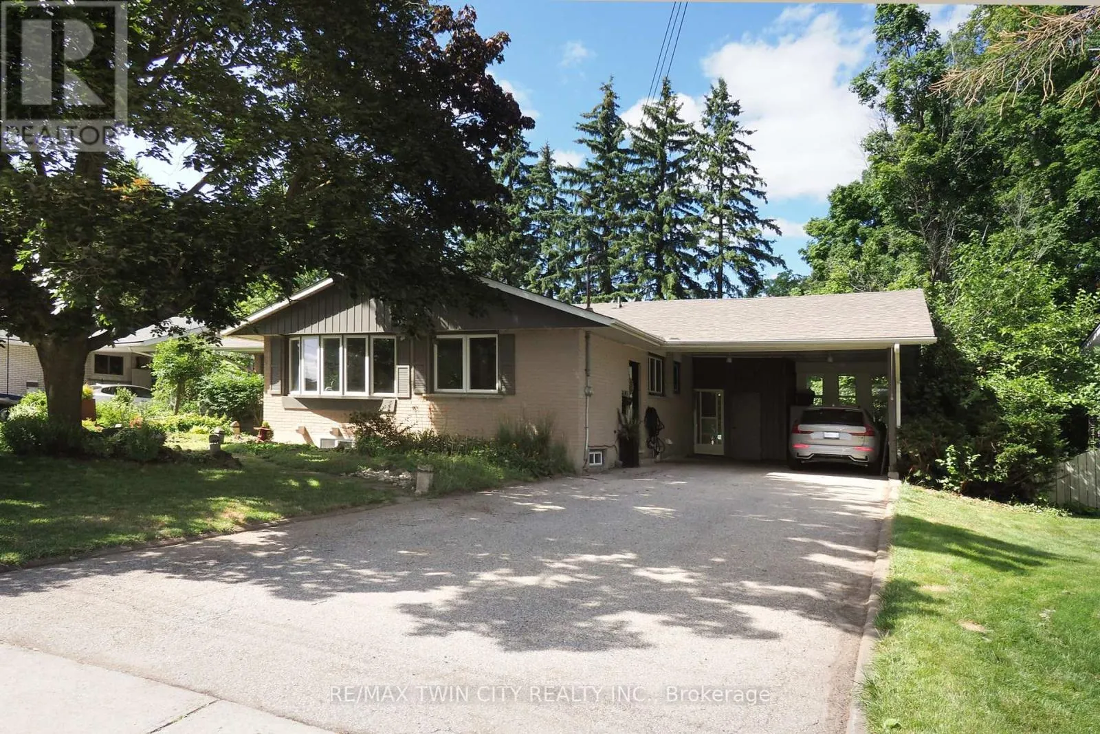 218 GREENBROOK DRIVE