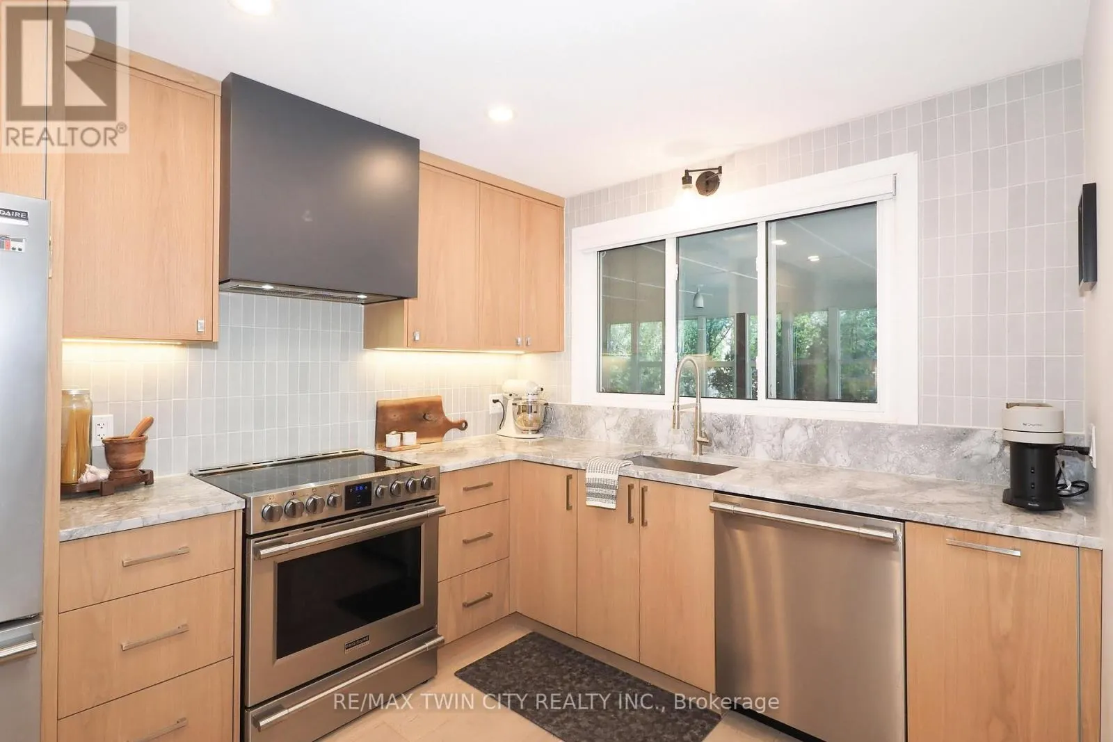 218 GREENBROOK DRIVE