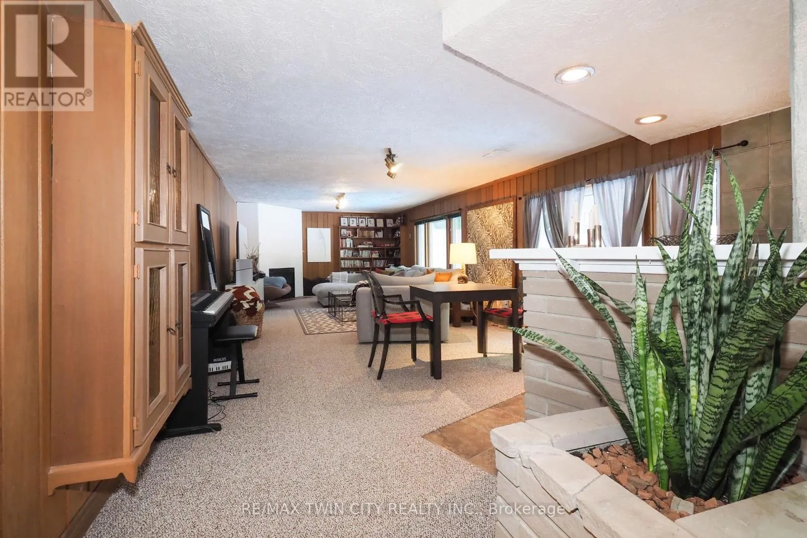 218 GREENBROOK DRIVE