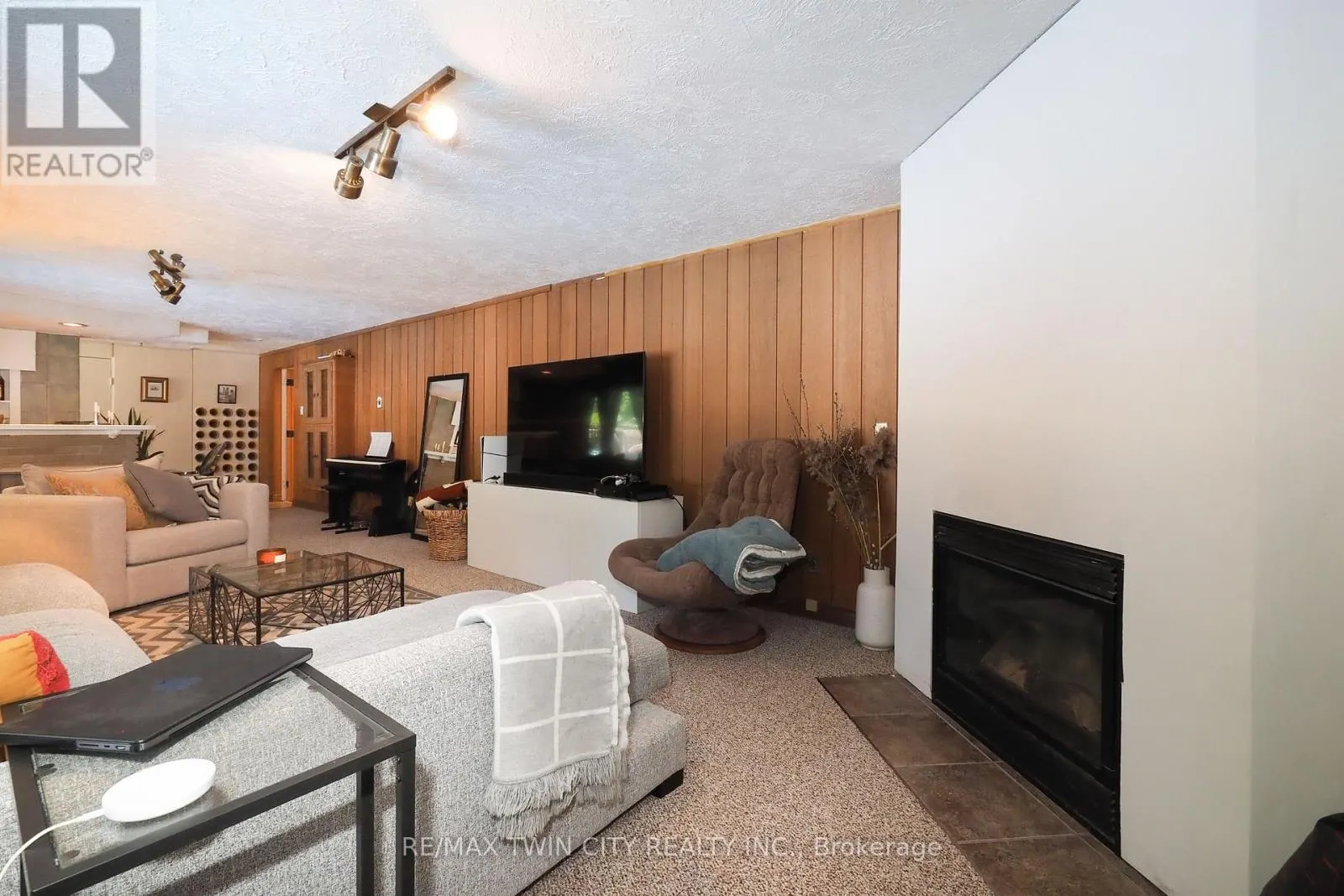 218 GREENBROOK DRIVE