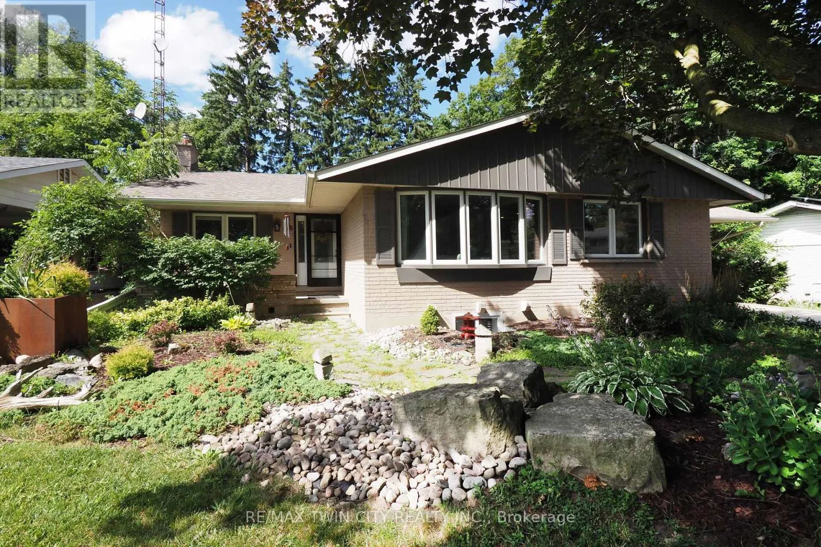 218 GREENBROOK DRIVE