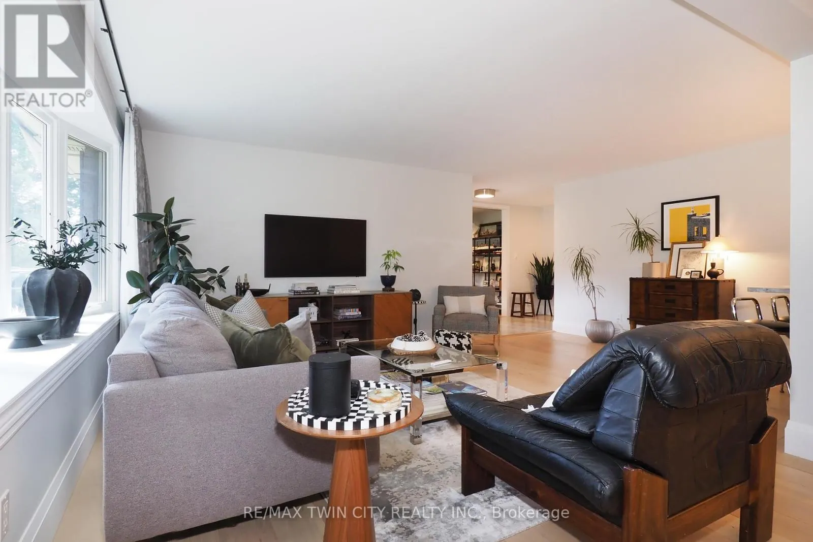 218 GREENBROOK DRIVE
