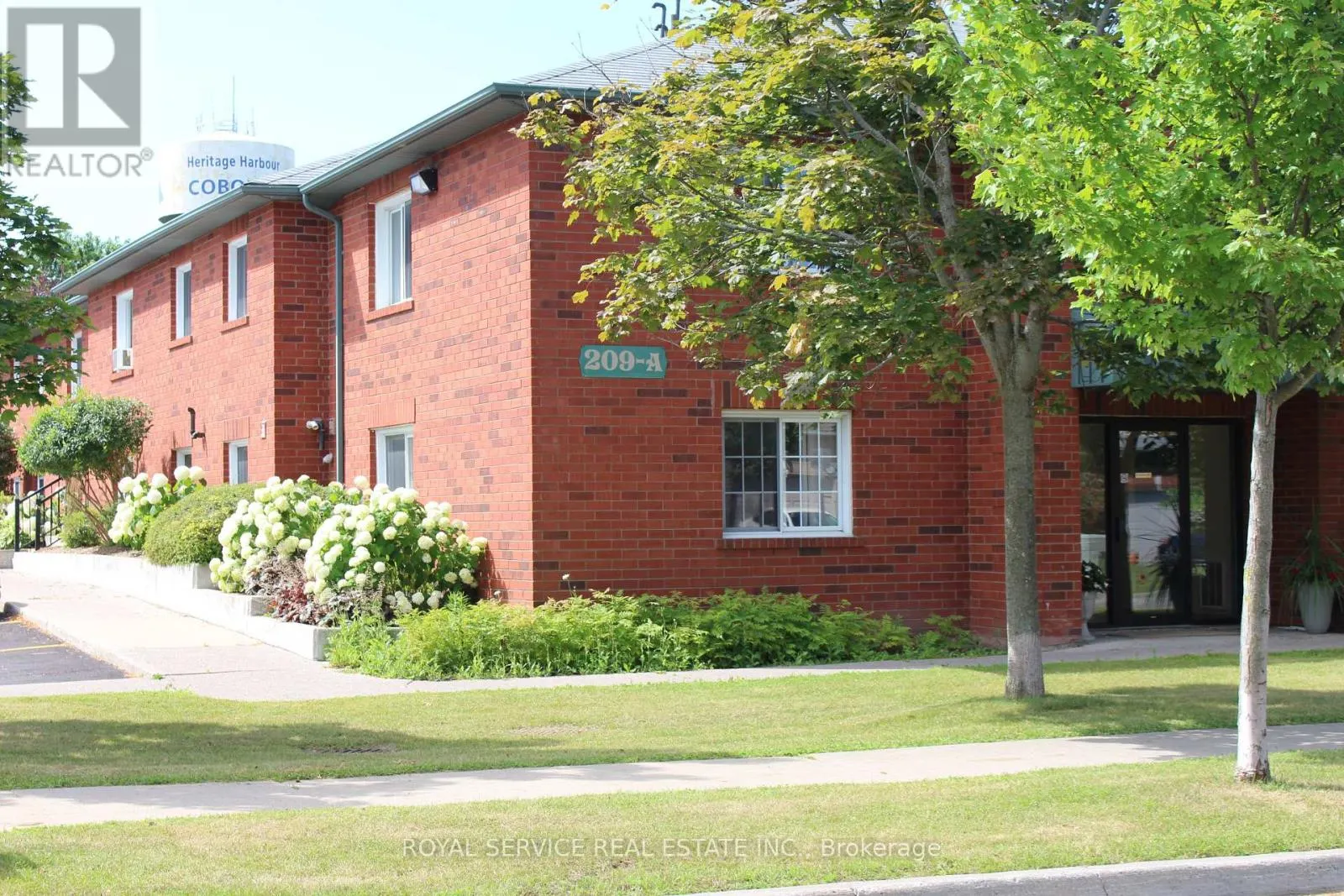 104 - 209-A SUTHERLAND CRESCENT, #104