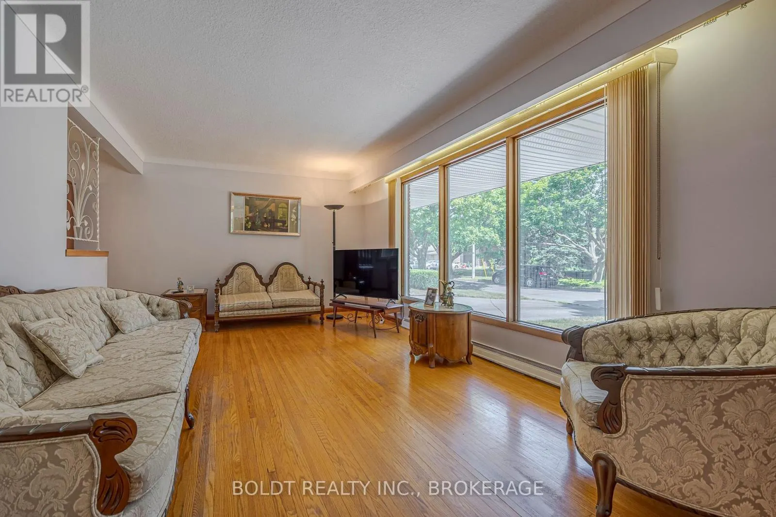25 LOCKVIEW CRESCENT
