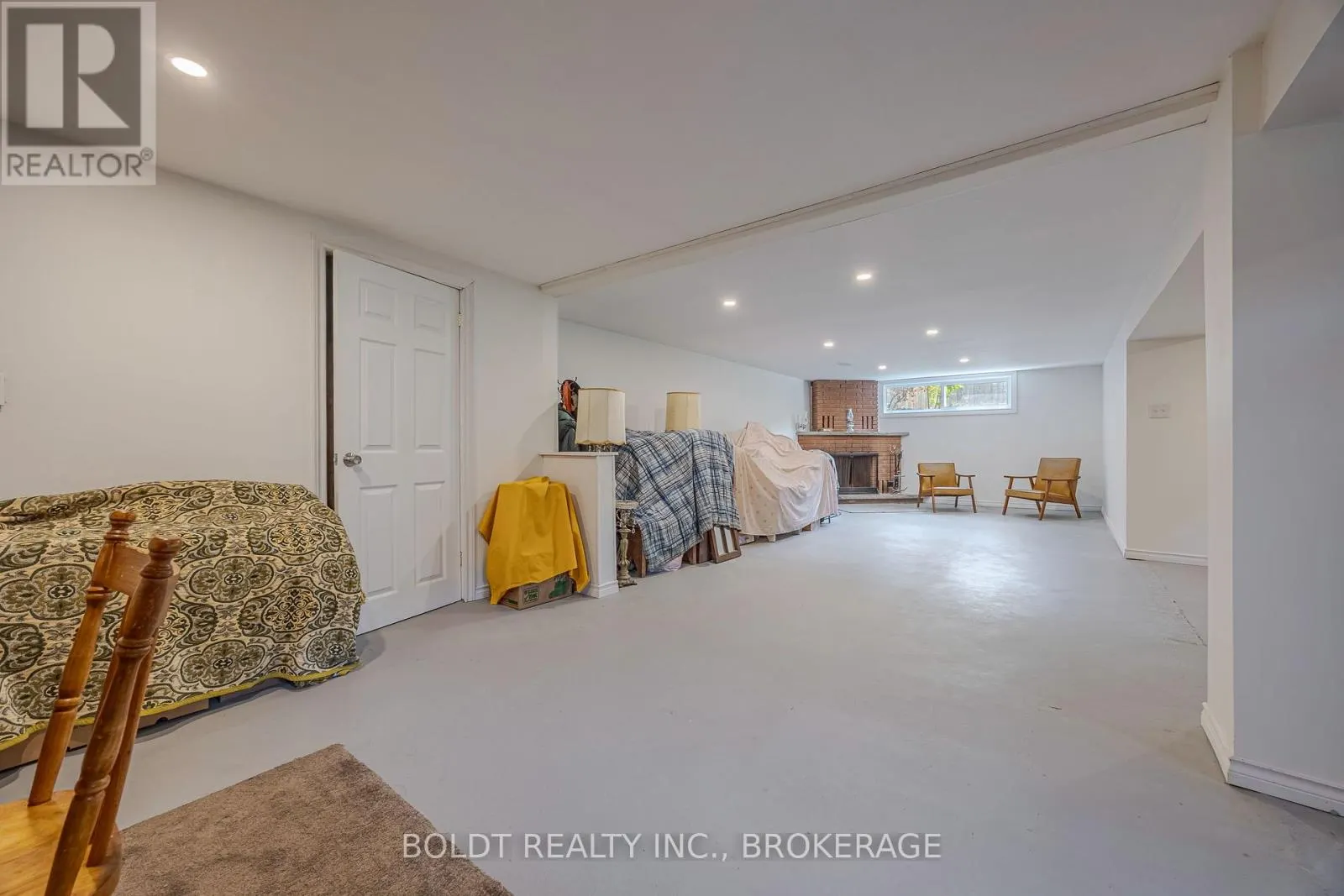 25 LOCKVIEW CRESCENT