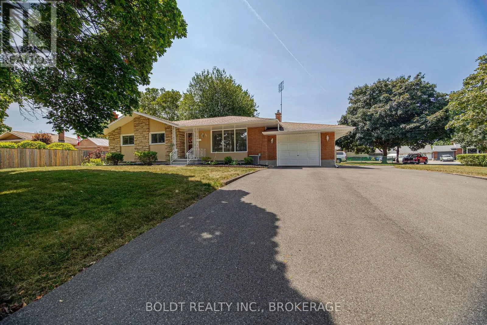 25 LOCKVIEW CRESCENT