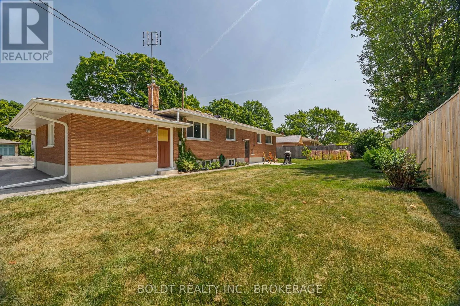 25 LOCKVIEW CRESCENT
