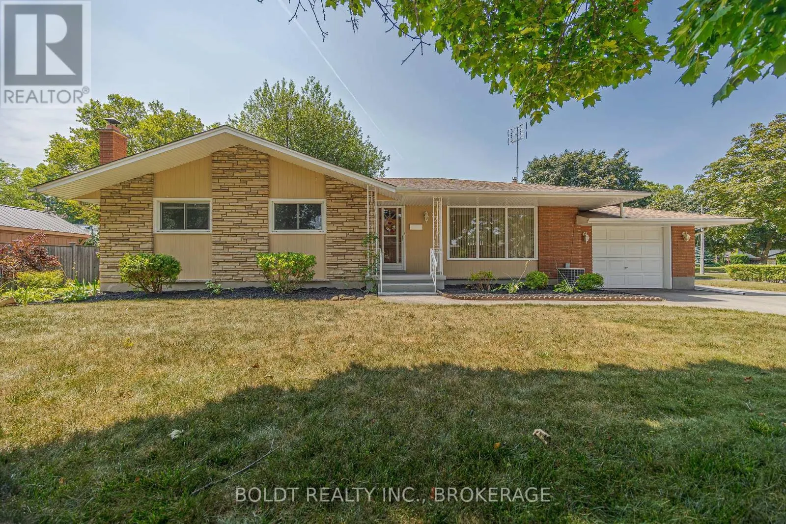 25 LOCKVIEW CRESCENT