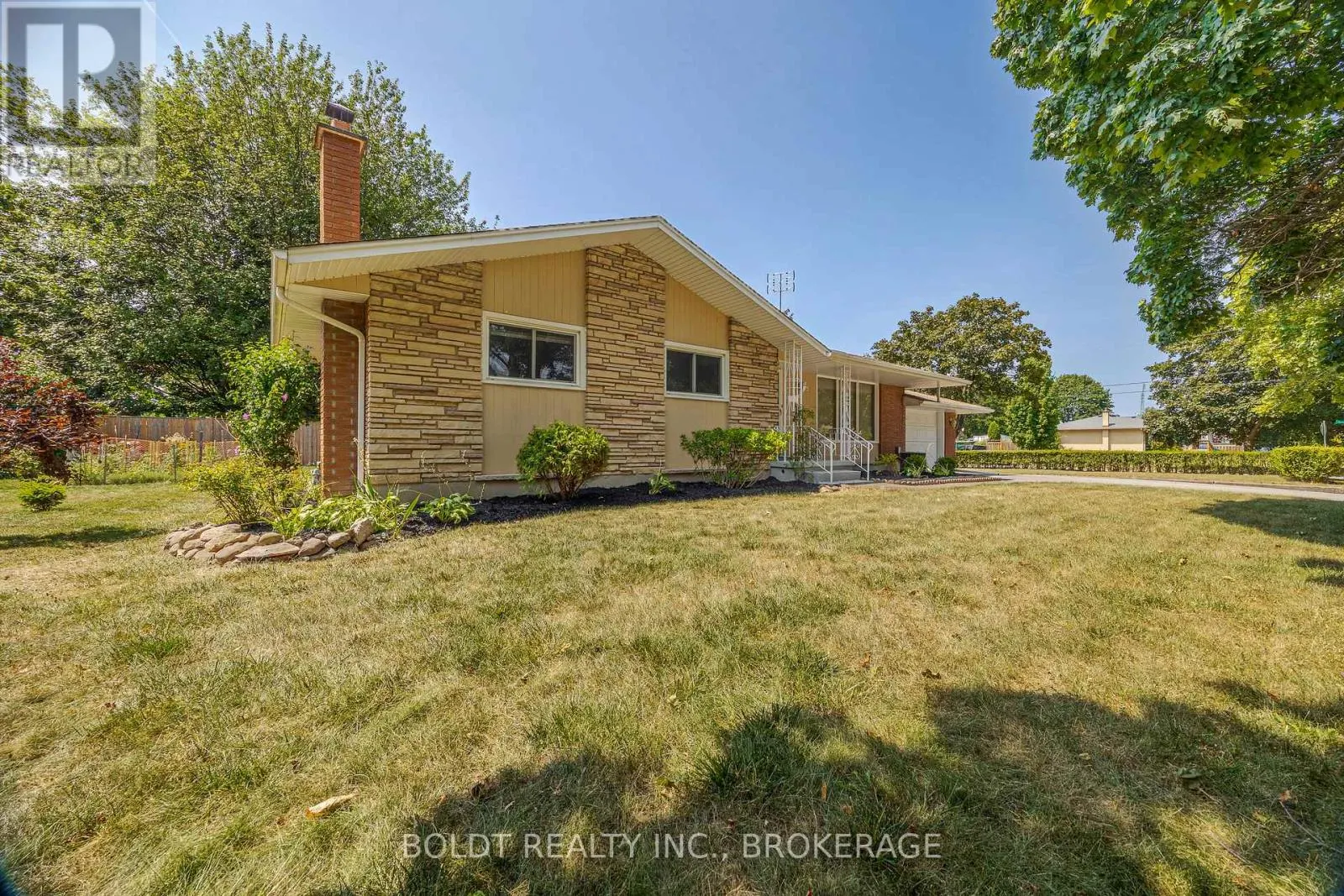 25 LOCKVIEW CRESCENT