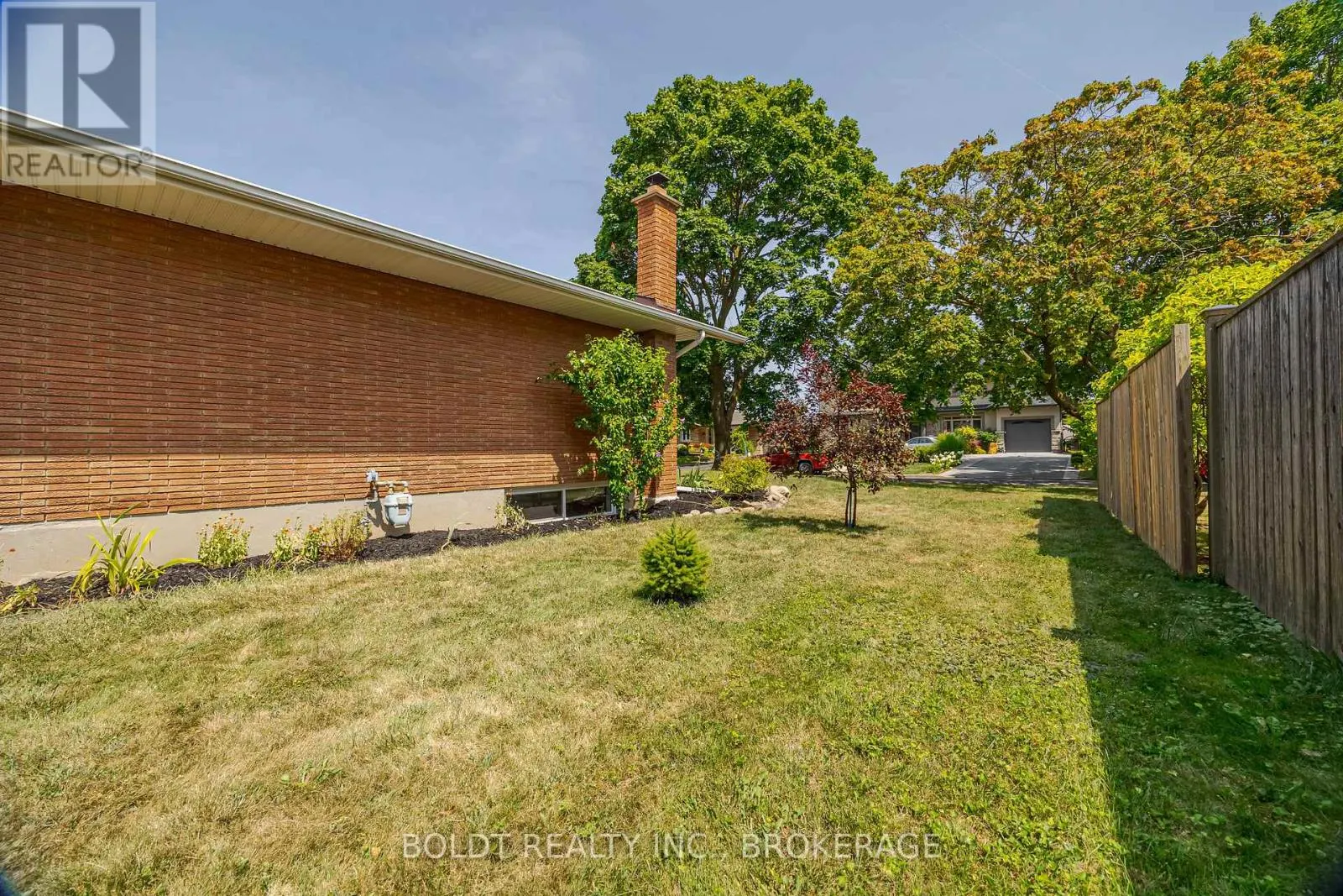 25 LOCKVIEW CRESCENT