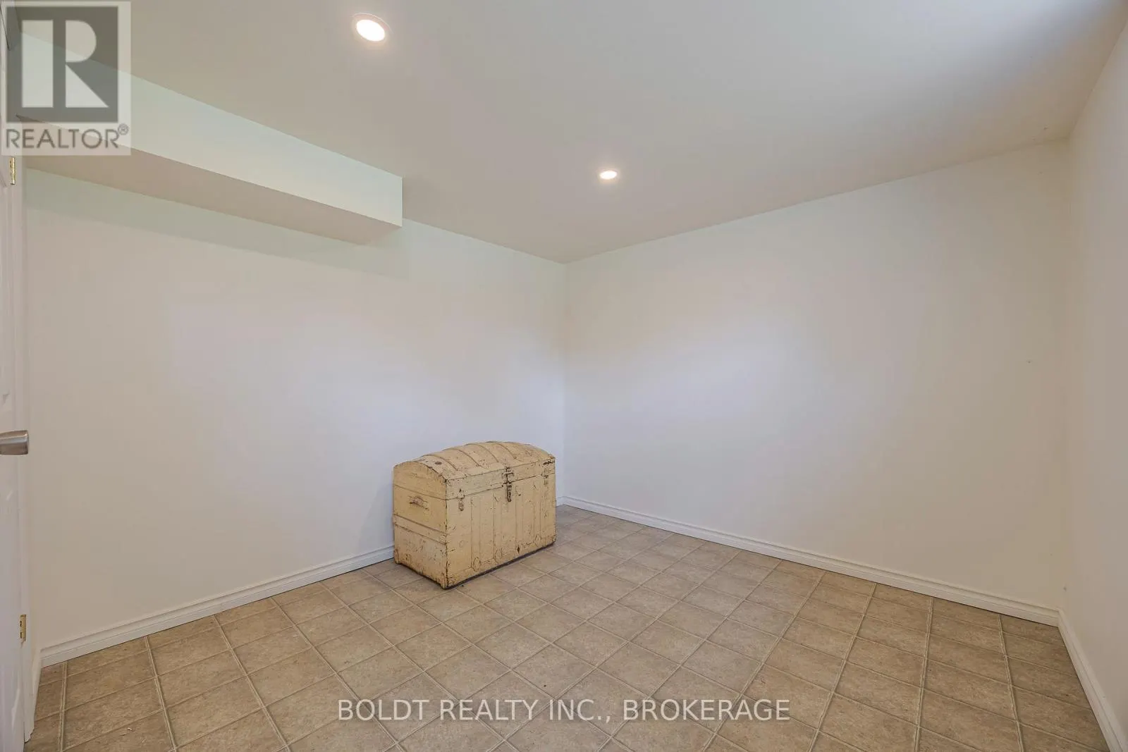 25 LOCKVIEW CRESCENT