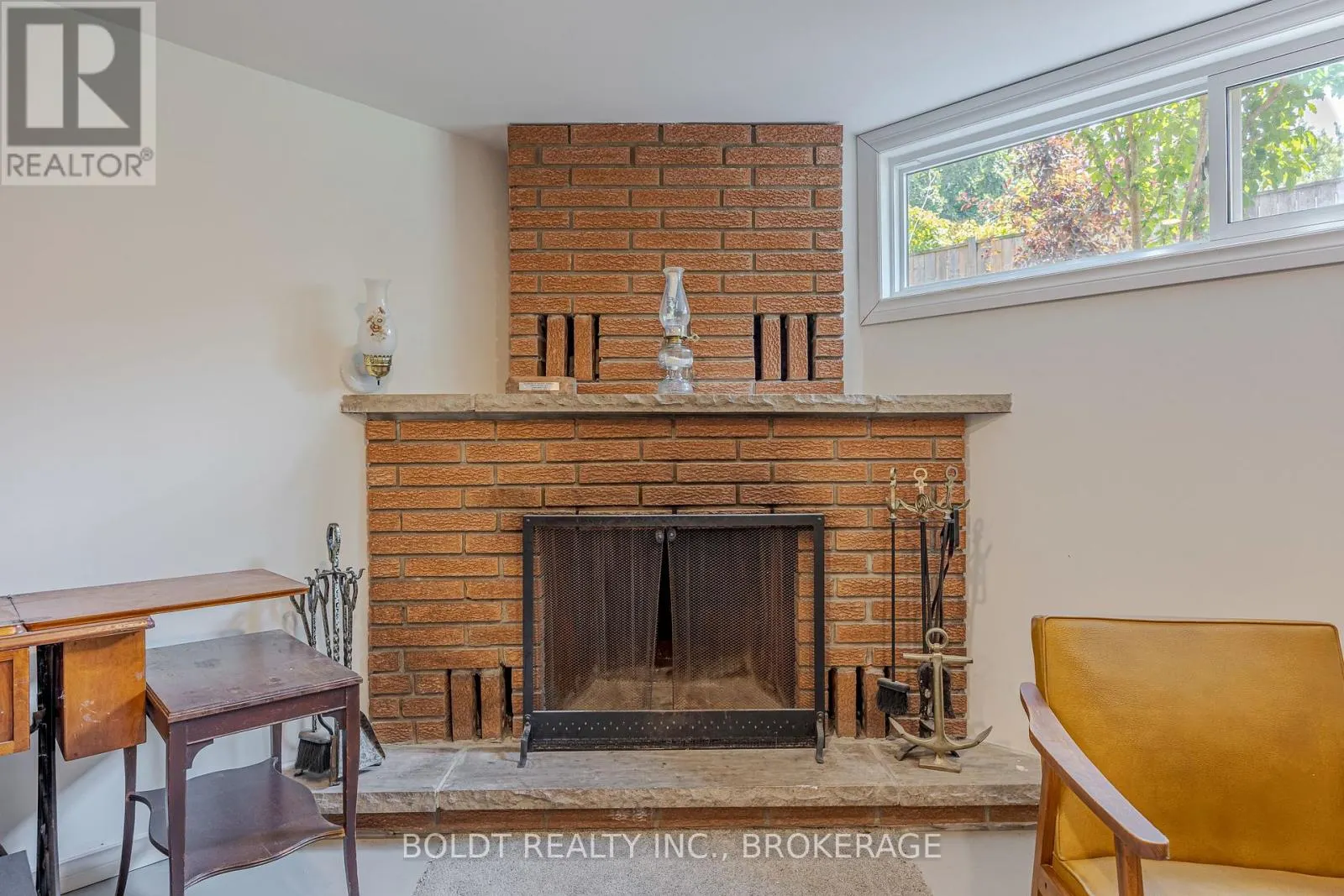 25 LOCKVIEW CRESCENT