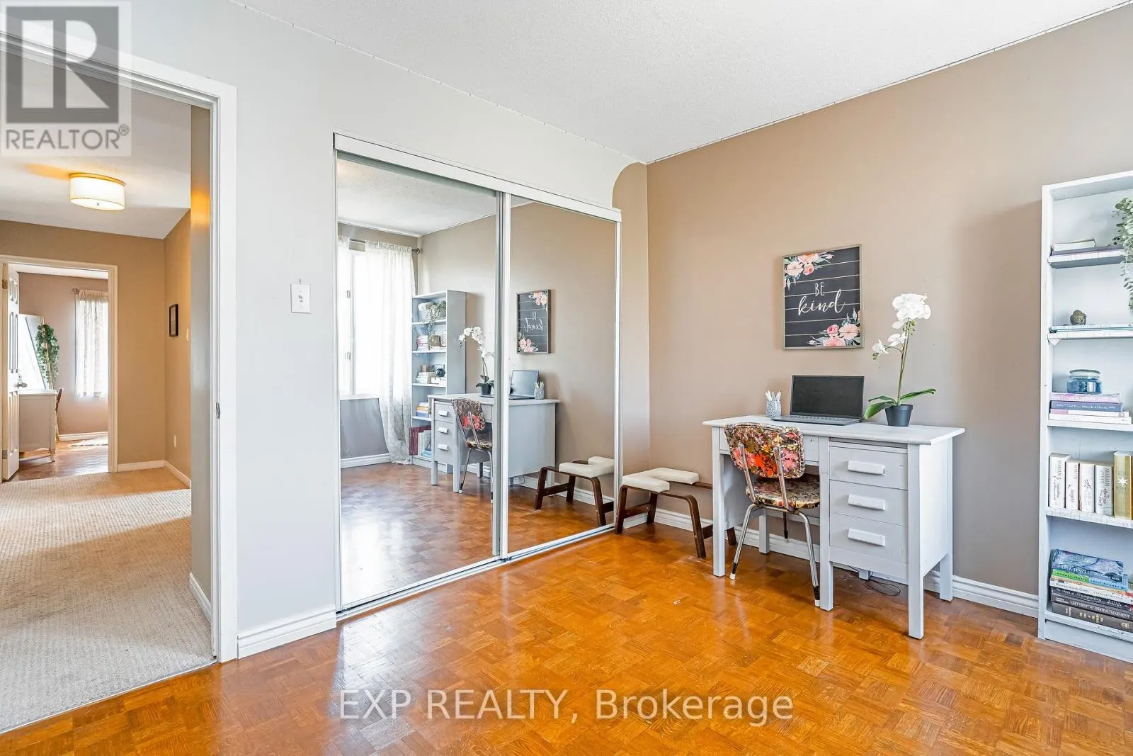 36 BETHUNE WAY